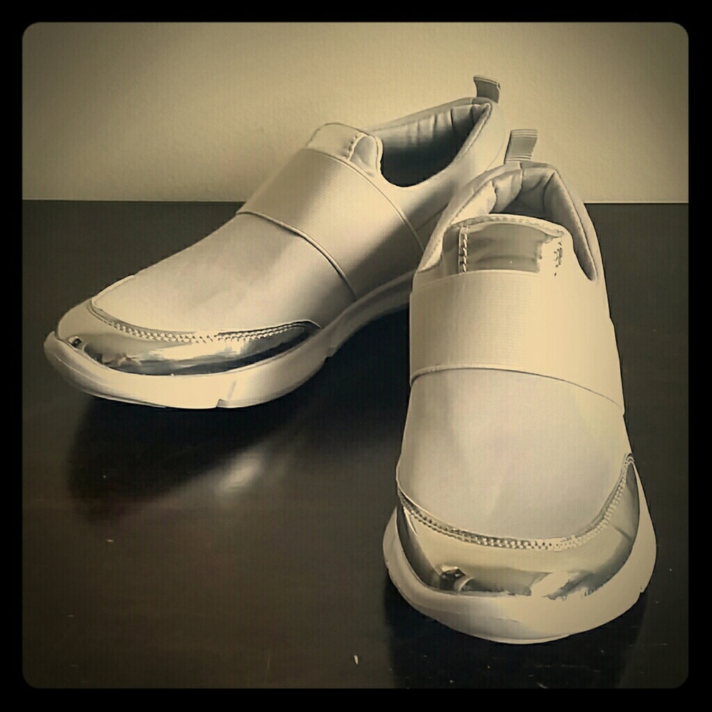 Light Weight Lt. Grey/Silver Sneakers